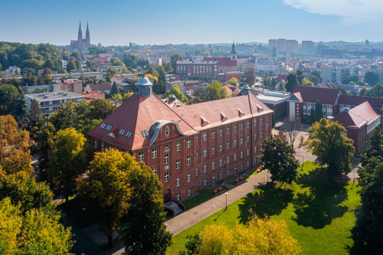 Uczelnia Uniwersytet Ekonomiczny W Katowicach (UE)